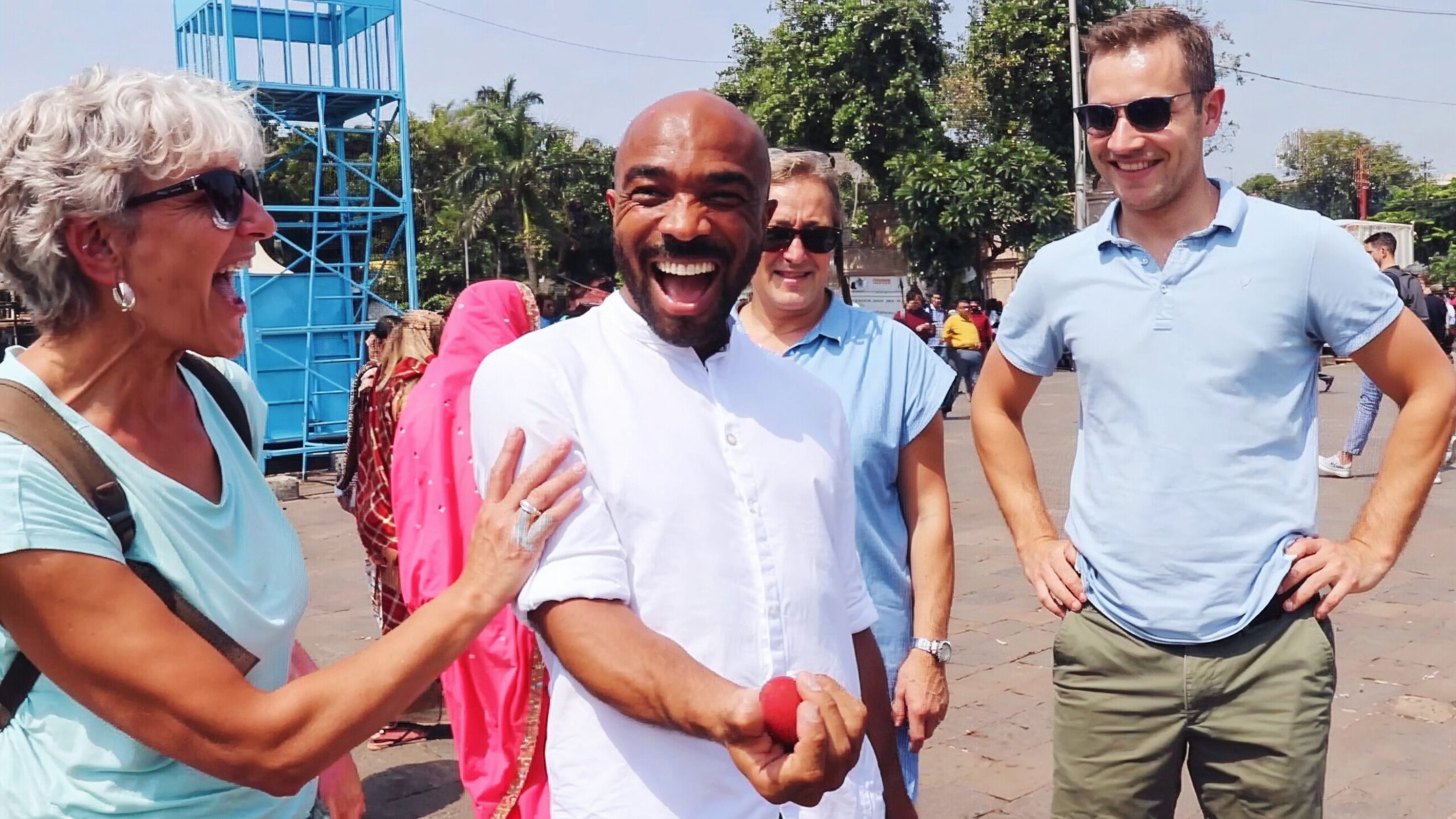 2019-11-09 Foreigners enjoying premier mentalist in India - real mentalism